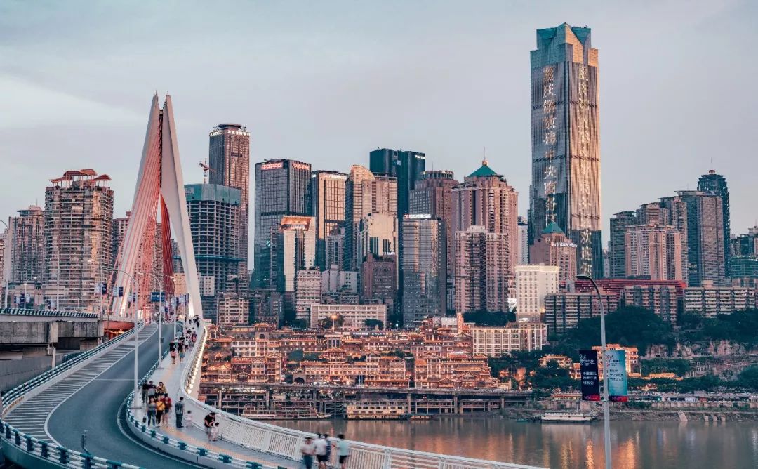 辣城魅影，山城重庆的诱惑之旅